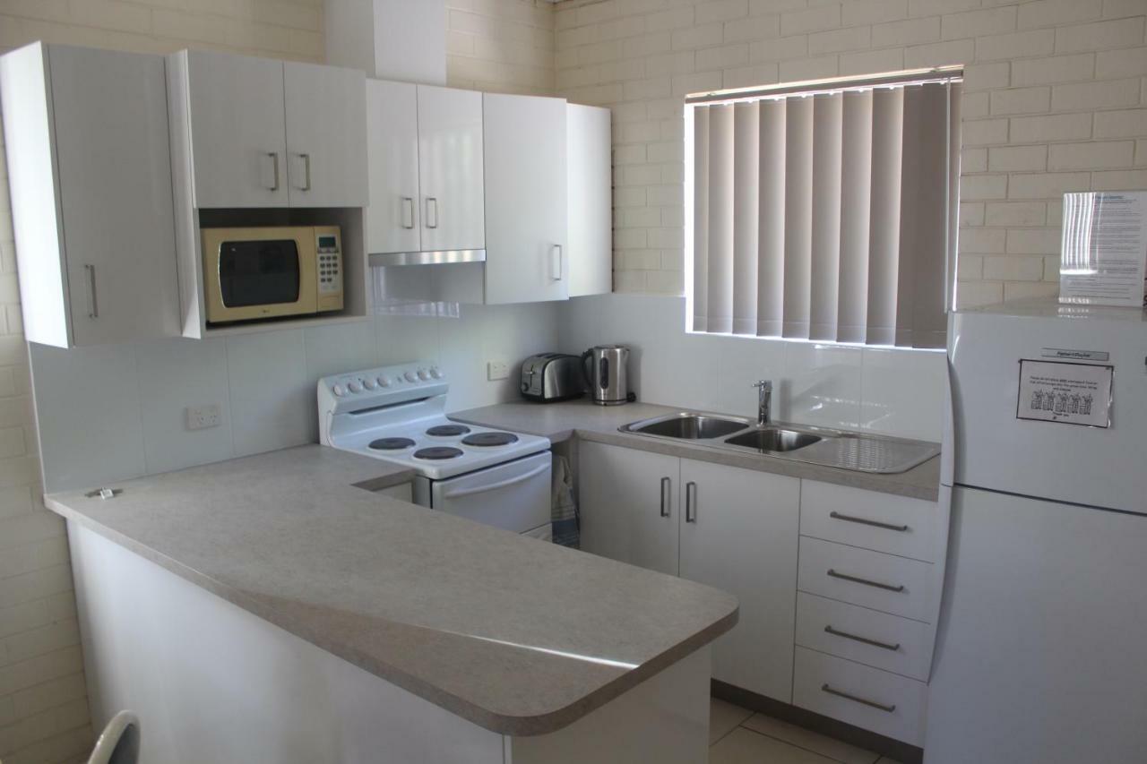 Api Pelican Beach Front Apartments Калбаррі Екстер'єр фото